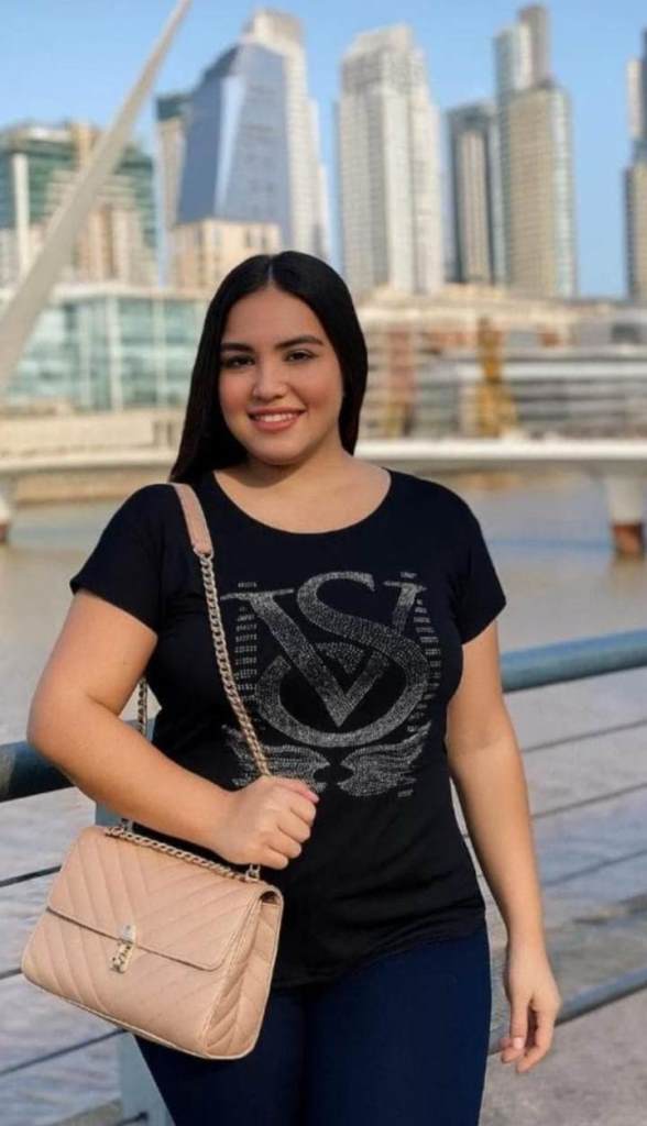 Remera Dama con detalles de BRILLO T3 a T8